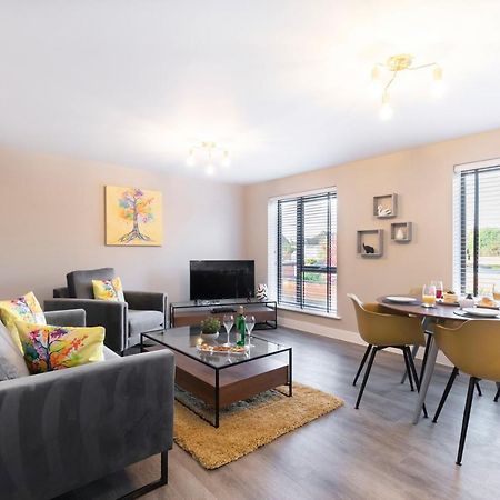 Elliot Oliver - Luxurious Two Bedroom Apartment With Parking กลอสเตอร์ ภายนอก รูปภาพ