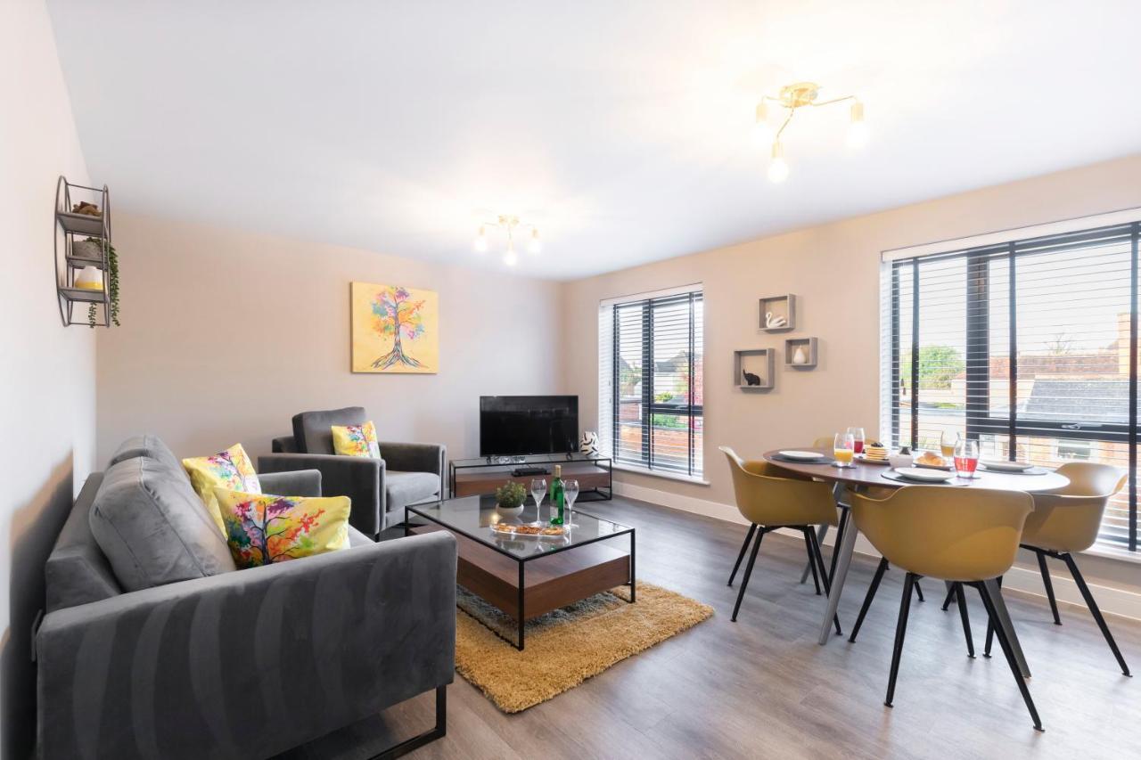 Elliot Oliver - Luxurious Two Bedroom Apartment With Parking กลอสเตอร์ ภายนอก รูปภาพ