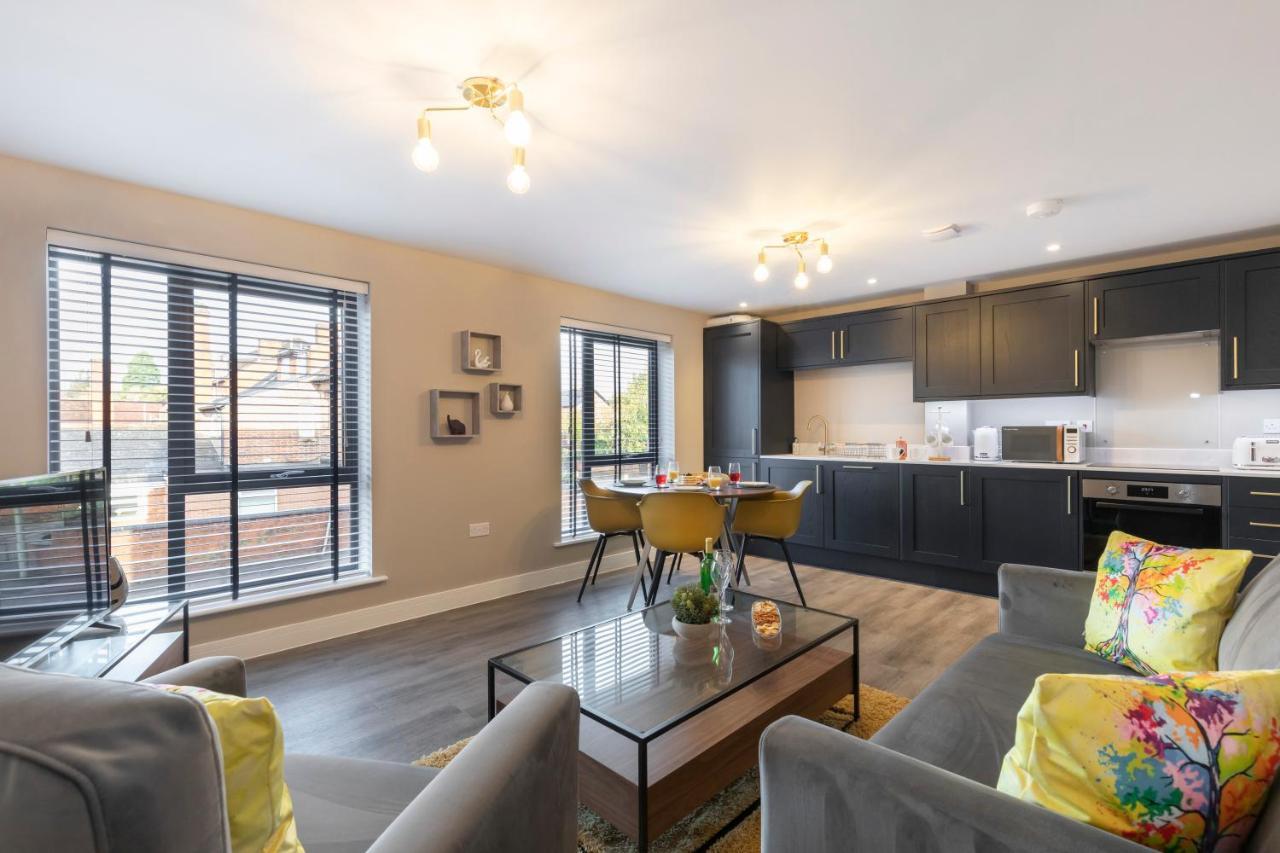 Elliot Oliver - Luxurious Two Bedroom Apartment With Parking กลอสเตอร์ ภายนอก รูปภาพ