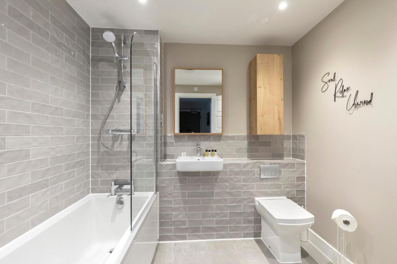 Elliot Oliver - Luxurious Two Bedroom Apartment With Parking กลอสเตอร์ ภายนอก รูปภาพ