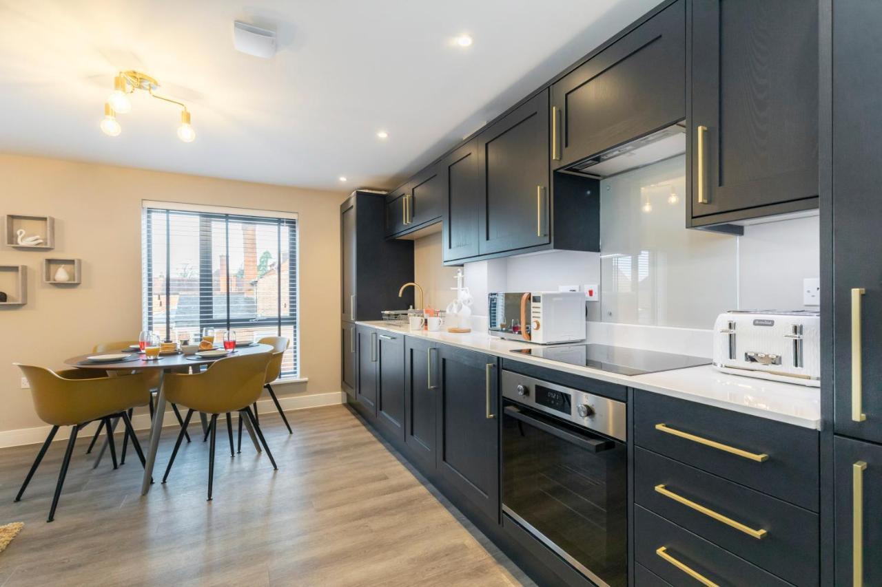 Elliot Oliver - Luxurious Two Bedroom Apartment With Parking กลอสเตอร์ ภายนอก รูปภาพ